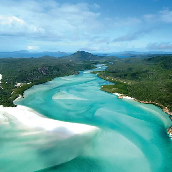 Swirling white sand and turquoise water at Hill Inlet in the Whitsundays